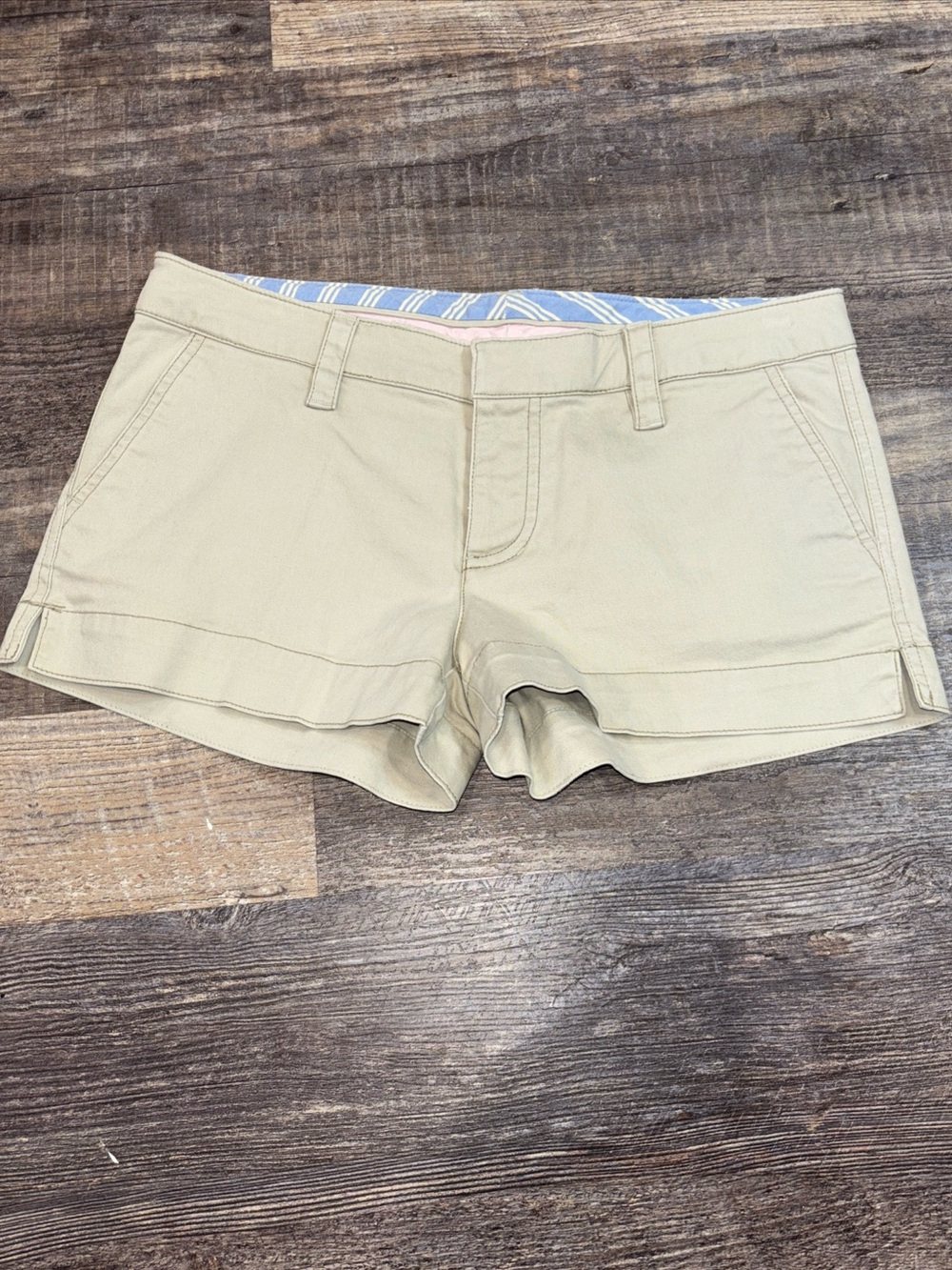 Vintage Y2K American Eagle Khaki Low Rise Shorts Size 4